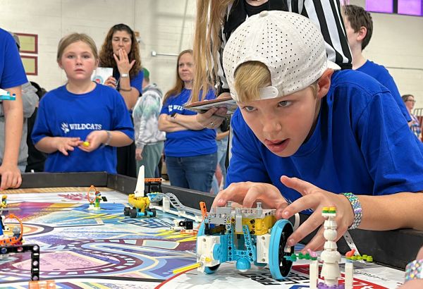 Kids competing with lego robots
